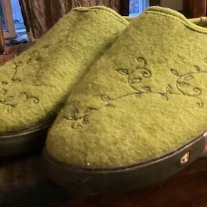 Keen Green Felted Embroidered Women's Slip Ons w/ indoor outdoor soles W11